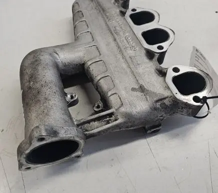 Volkswagen Golf IV Intake manifold 038129713J