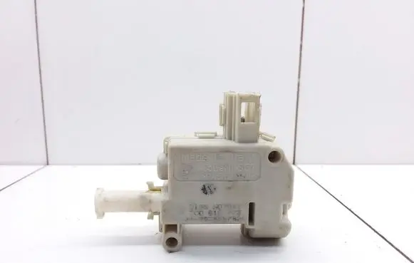 Volkswagen PASSAT B6 Central locking motor Y070081N07841 3C0810773