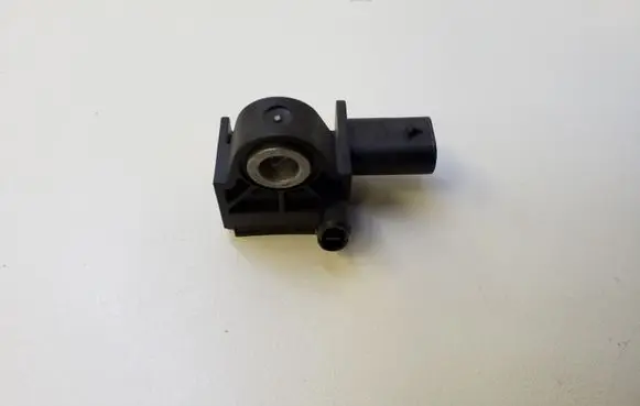 Chrysler Pacifica Airbag deployment crash/impact sensor 68185746AA 53312250