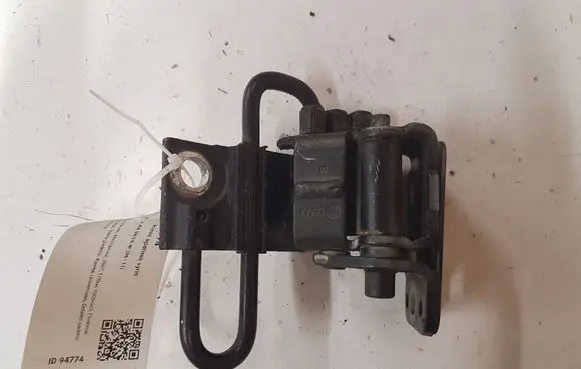Audi A6 S6 C6 4F Front door lower hinge 8E0831412E