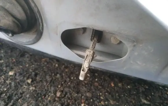 Volkswagen PASSAT B4 Rear door check strap stopper