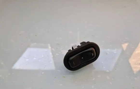 Opel Zafira A Electric window control switch 90561388