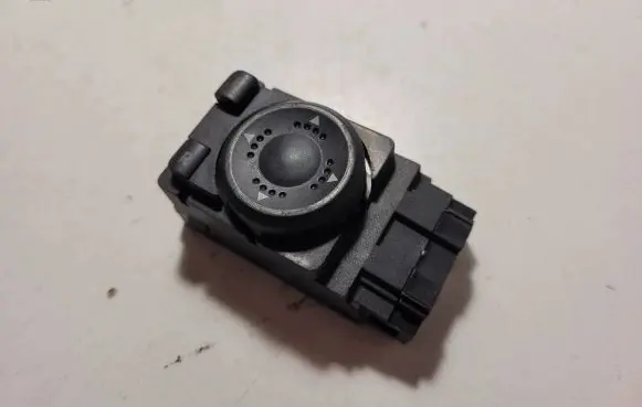 Volkswagen PASSAT B5.5 Wing mirror switch 3B1959565