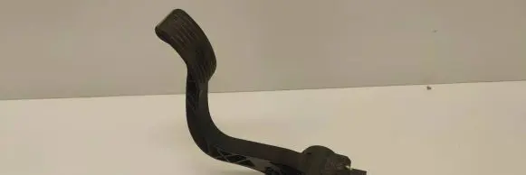Accelerator throttle pedal