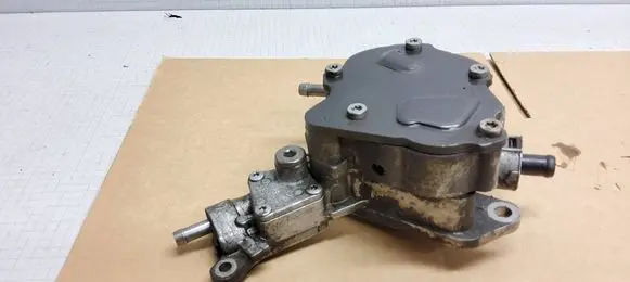 Volkswagen Golf V Vacuum pump 038145209 070903F 038145215