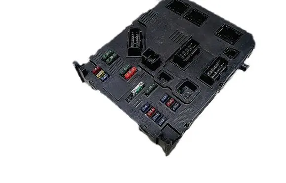 Peugeot 206 Fuse module 9646777380