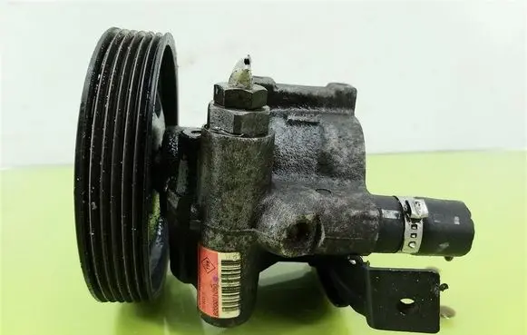 Volvo V40 Cross country Power steering pump 26083376