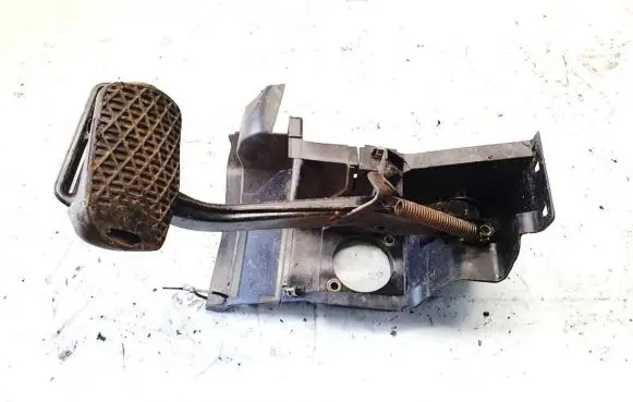 Mercedes-Benz C W203 Brake pedal a2032900401 0202902662bl