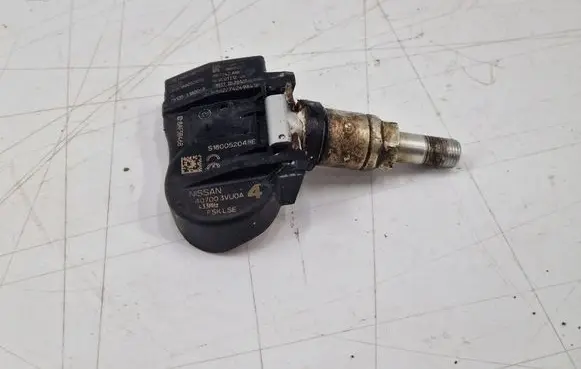 Nissan Qashqai Tire pressure sensor S180052048E