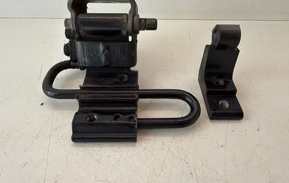 Audi A6 S6 C6 4F Rear door lower hinge 8E0833412E A046573