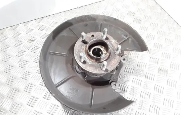 Rear wheel hub