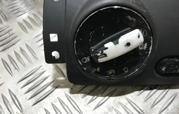 Volkswagen Golf V Light switch 1k2858341
