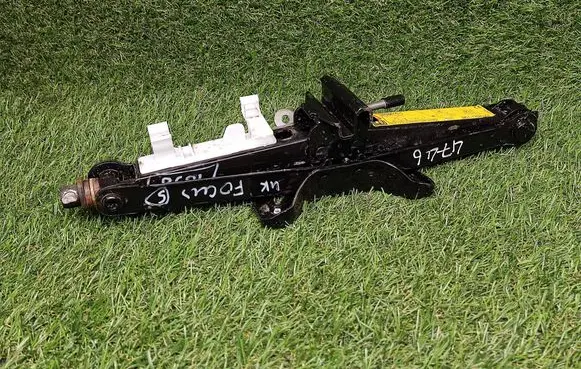 Ford Focus Lift Jack 3M5117080CB
