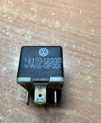 Volkswagen PASSAT B6 Other relay 141951253B
