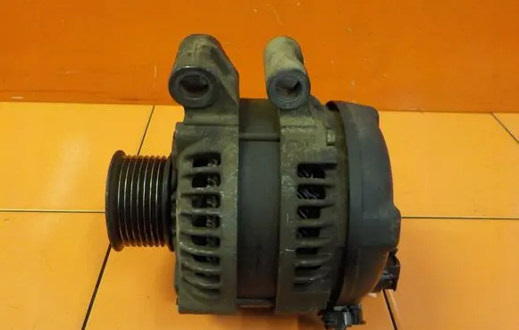 Land Rover Discovery 3 - LR3 Generator/alternator 1042103711 11MB33