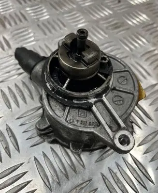 Mercedes-Benz C W204 Vacuum pump 1231052