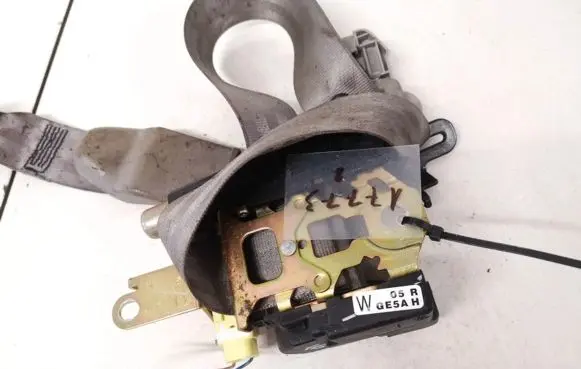 Mazda 626 Rear seatbelt ge5ah
