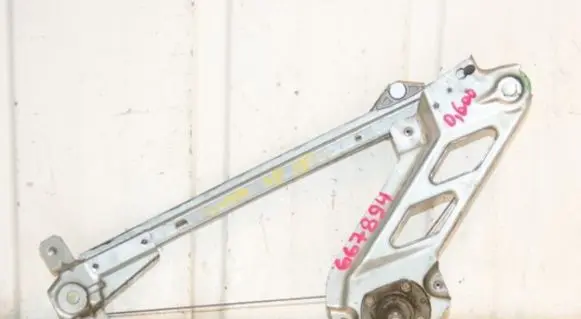 Rear door manual window regulator