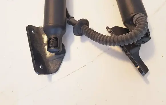 Hyundai Kona II Tailgate strut 81841BE100 81831BE100