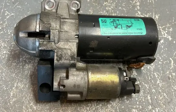 BMW 5 F10 F11 Starter motor 8570383 20120325