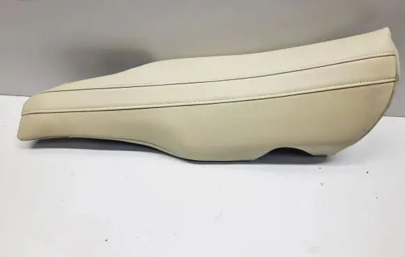 Volvo V70 Rear seat side bottom trim 39833332 30780043