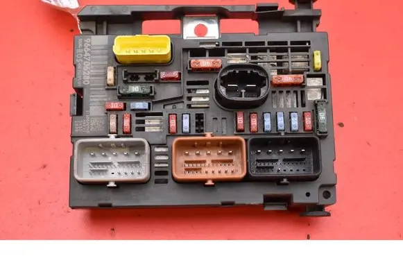 Peugeot 308 Fuse box set 9664706280