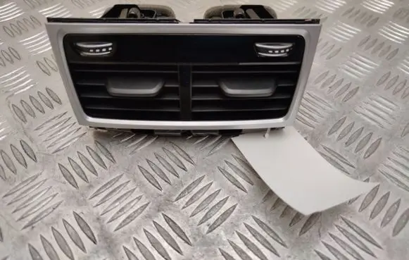 BMW 7 G11 G12 Rear air vent grill 9301745