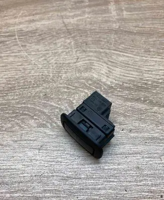 Volkswagen Tiguan Alarm switch 6Q0962109B