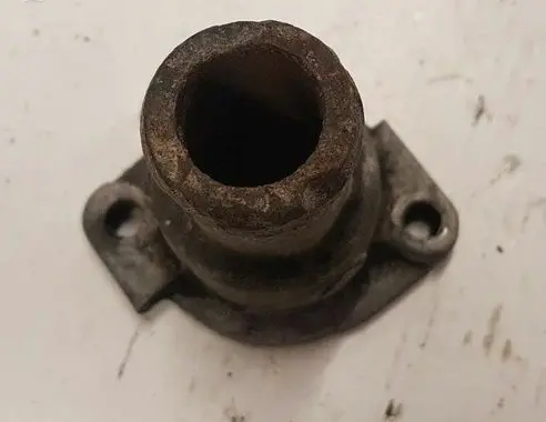 Volkswagen Jetta I Engine coolant pipe/hose 068121145L