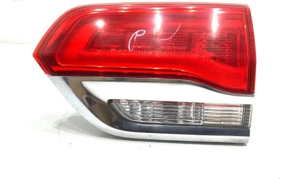 Jeep Grand Cherokee Rear/tail lights P68110046AC