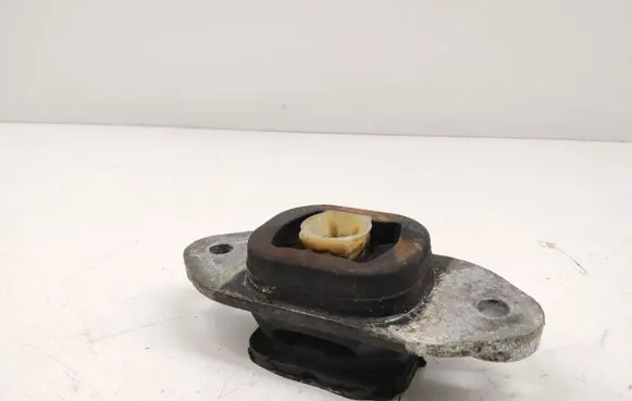 Mercedes-Benz Vito Viano W447 Engine mount bracket A4472411413
