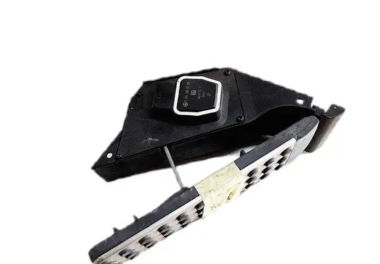 Mercedes-Benz E W212 Accelerator throttle pedal A2043000200