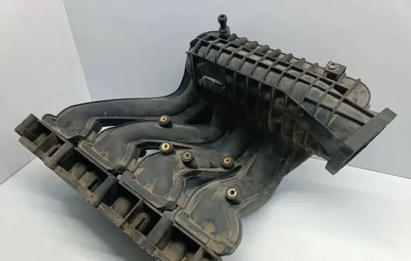 Mercedes-Benz C W203 Intake manifold A6110903637 A611090