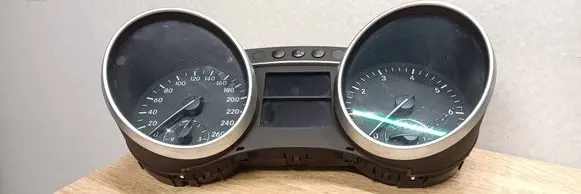Speedometer (instrument cluster)