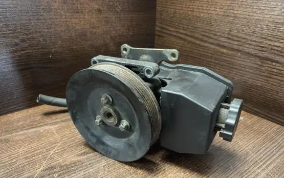 Mercedes-Benz Sprinter W901 W902 W903 W904 Power steering pump