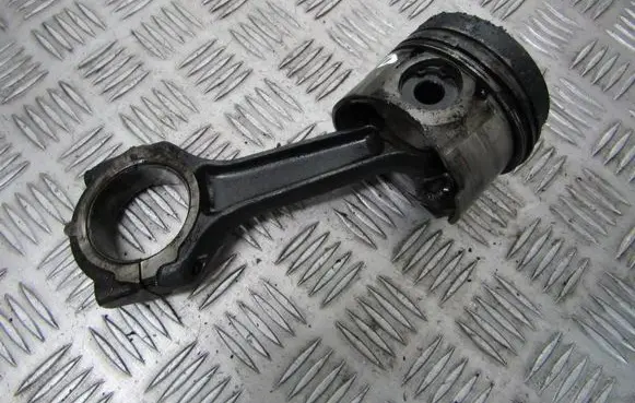 Volvo S40, V40 Piston with connecting rod
