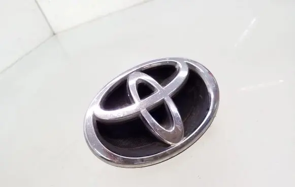 Toyota Corolla Verso E121 Manufacturer badge logo/emblem 7531113170