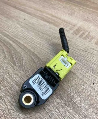 Toyota Auris 150 Airbag deployment crash/impact sensor 8983102080 WITHPLUG