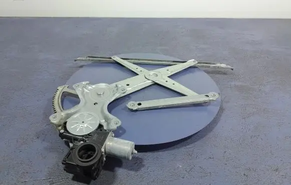 Toyota Camry VIII XV70 Front door window regulator with motor 85720-33290