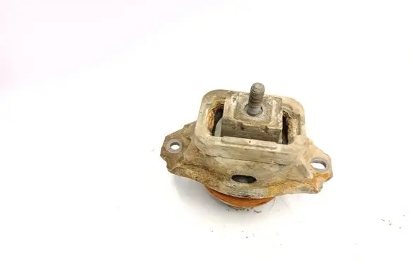 Land Rover Discovery 3 - LR3 Engine mount bracket KKB500441G