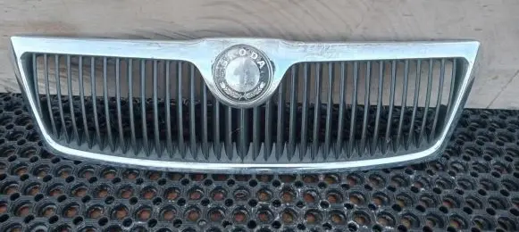Skoda Octavia Mk2 (1Z) Front bumper upper radiator grill