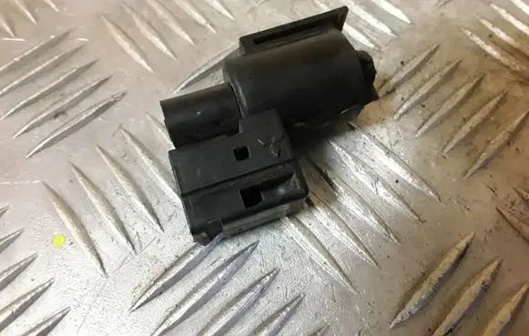 Mazda 6 Vacuum valve K5T49091