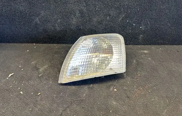 Volkswagen PASSAT B5 Front indicator light 185104B
