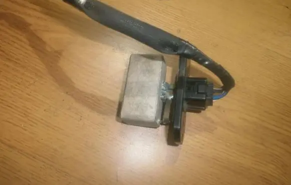 Mitsubishi Galant Heater blower motor/fan resistor 9p989
