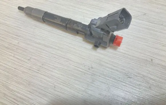 Volvo XC90 Fuel injector 31336769