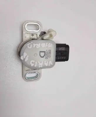 Toyota Yaris Other devices 8951033030