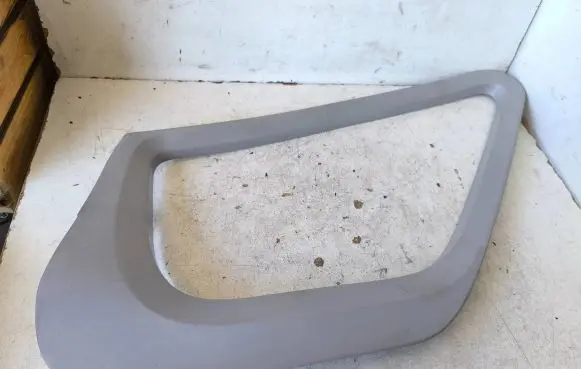 Front door glass trim molding