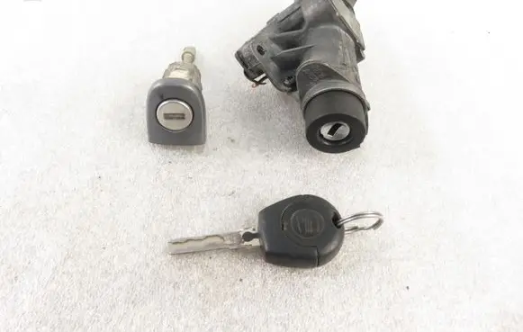 Seat Toledo II (1M) Ignition lock 4B0905851C