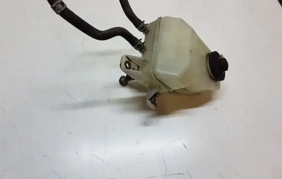 Toyota Prius (XW20) Brake fluid reservoir 