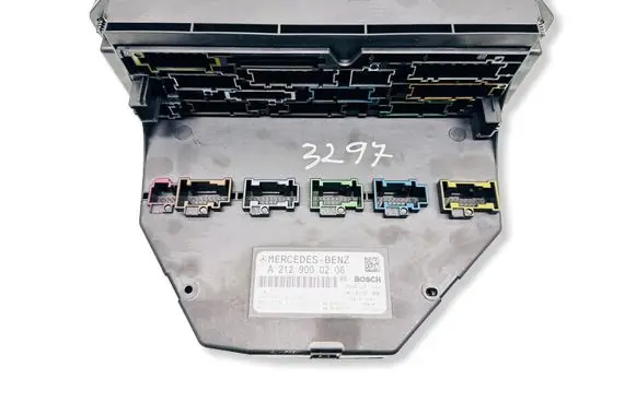 Mercedes-Benz E W212 Fuse module A2129000206 A2125451701 A2129028002